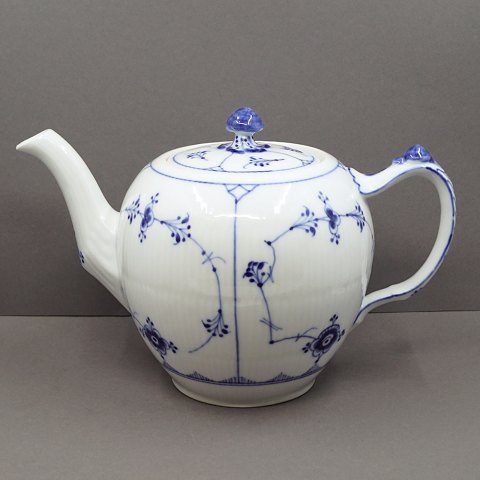 Royal Copenhagen, blue fluted; teapot of porcelain nr. 259 Royal Copenhagen, blue fluted; teapot of porcelain nr. 259